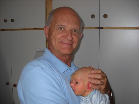 Angel Esteban Giordano con su primer nieto (30/Ene/2010)