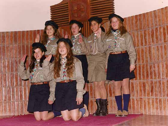 Luciana del Valle Giordano con su grupo de boys scout (1989)