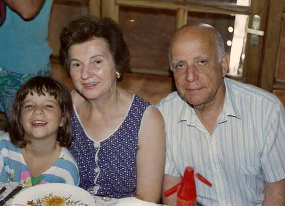 Luciana del Valle Giordano en sus 15 aos con sus abuelos (Ao 1996)