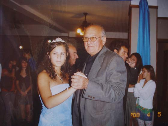 Noelia Soledad Quinteros en sus 15 aos con su abuelo (Ao 2008)